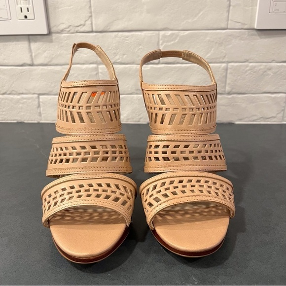 Adrienne Vittadini sz 9.5 Prim cutout leather strappy platform heels - Picture 10 of 16